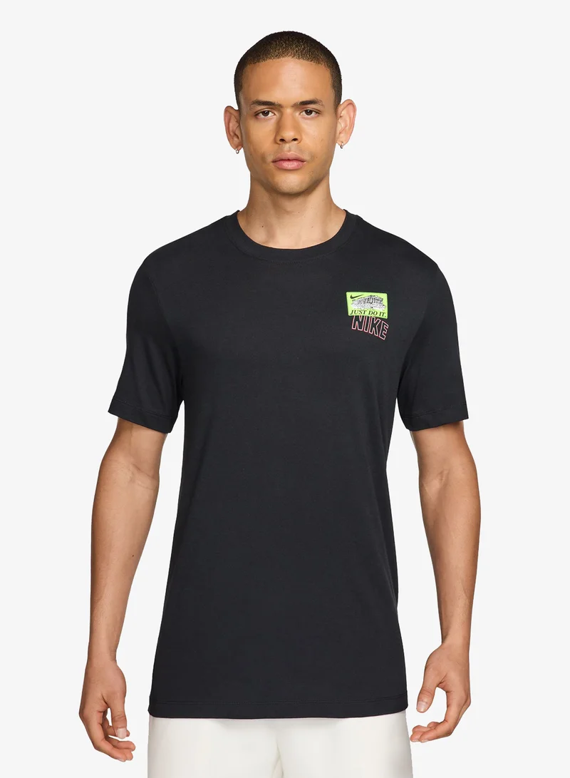 Nike Standard Fit Training Stickers T-Shirt